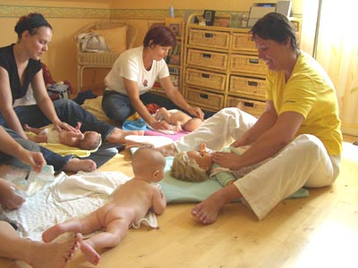 Ganzheitliche Babymassage © www.touchofandrea.at
